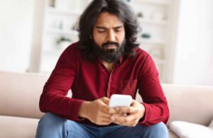 Comment lire un message supprimé sur WhatsApp sans application : l'astuce secrète révélée