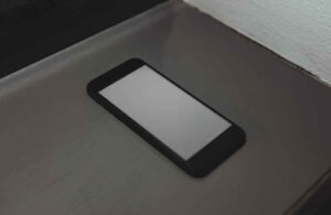 iPhone qui ne s’allume plus : la pomme apparaît puis disparaît… que faire pour le rallumer ? Teknologik