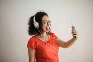 Comment écouter de la musique gratuitement sans connexion internet sur son téléphone ?-Teknologik