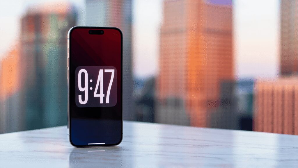 Resize the Clock Display on Your iPhone Lock Screen