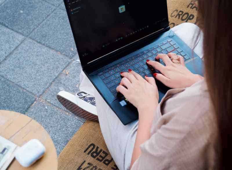 Installer Windows 11 sur un PC non compatible : méthodes et précautions Teknologik