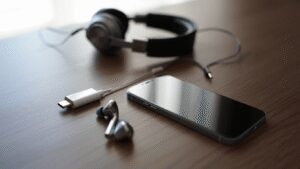 Does the Apple iPhone 16 have a headphone jack?