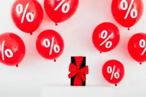 Comparaison de prix et réductions sur des haut-parleurs connectés lors d'une vente promotionnelle