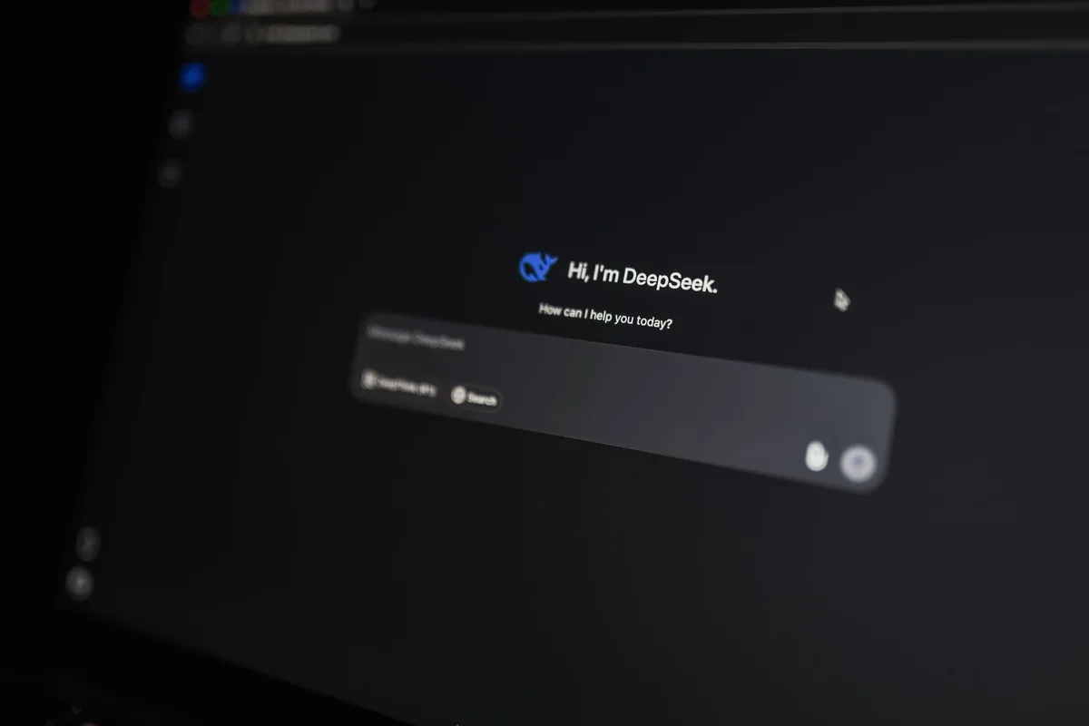 Interface de l'assistant Siri amélioré avec fonctions d'IA intégrées