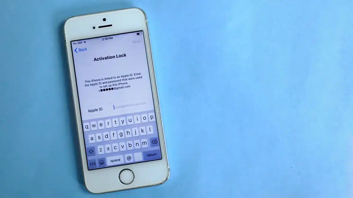 Écran des réglages iOS montrant l'activation d'Apple Intelligence