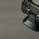 Écran d'ordinateur affichant une console de triche de jeu vidéo avec symboles de monnaie virtuelle