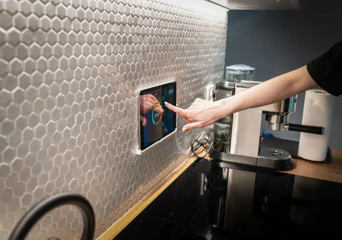 Interface de contrôle domotique HomeKit affichée sur un écran tactile