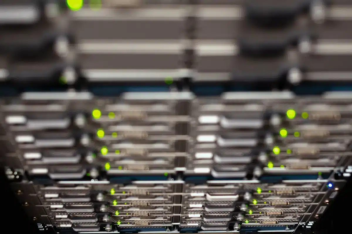 Écran affichant la configuration des enregistrements DNS et des paramètres de sécurité email