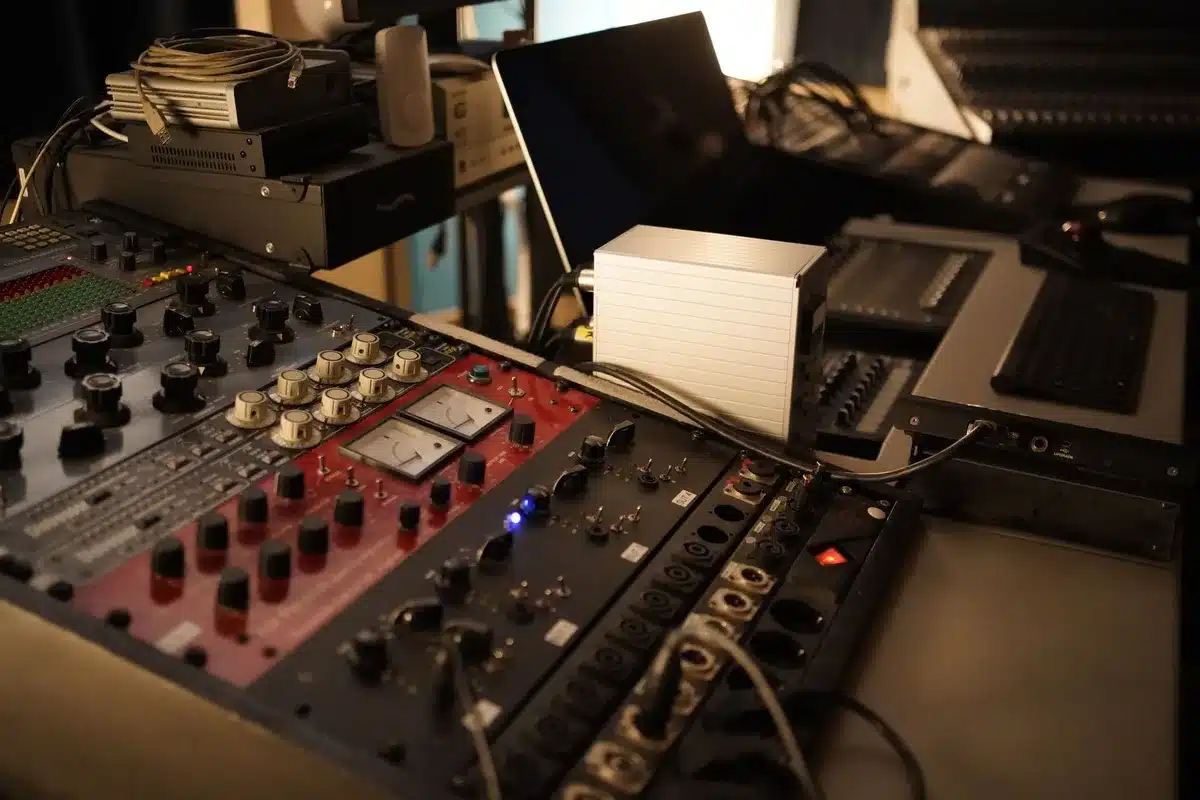 Schéma fonctionnel d'un convertisseur DAC 32 bits pour traitement audio multi-canaux