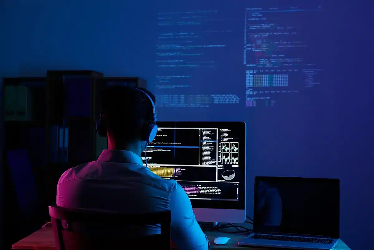 Illustration d'un déploiement progressif de mise à jour logicielle par étapes