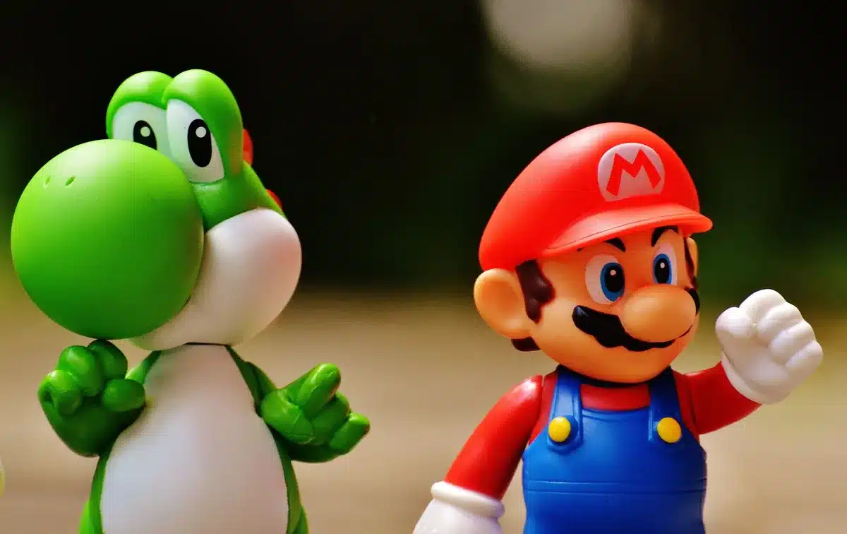 Personnage de jeu vidéo confronté à l'incertitude dans un environnement hivernal