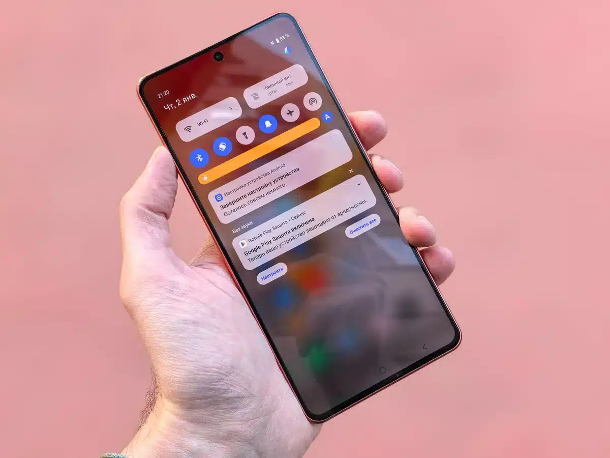 Panneau de notifications et Quick Settings d'un smartphone Android affichant les paramètres rapides
