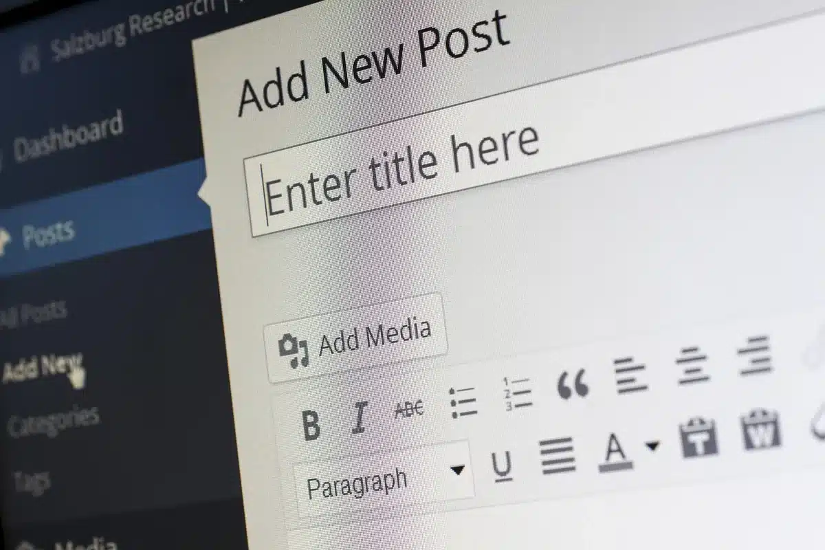 Interface de modération automatique affichant filtres et alertes