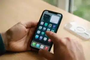 Comment teinter les icônes d'applications sur iOS 26 pour assortir la couleur de votre iPhone 17 ?