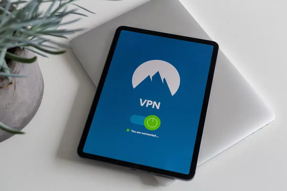 Interface d'administration d'un routeur affichant la liste d'appareils connectés