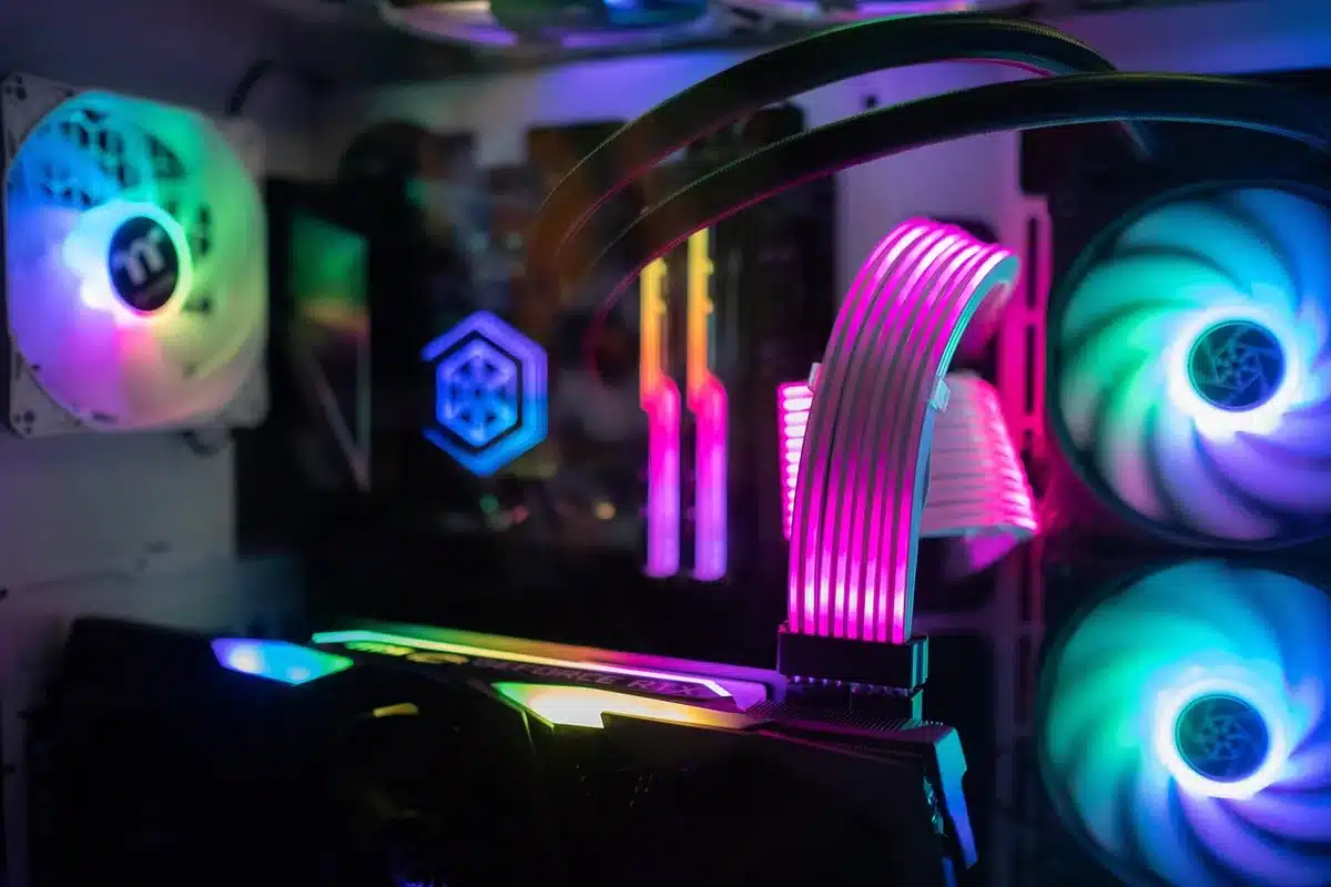 Bureau gaming affichant un jeu en 1440p à haute fréquence de rafraîchissement