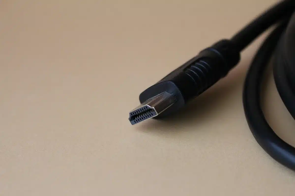 Différents câbles de connexion DisplayPort, HDMI et USB-C