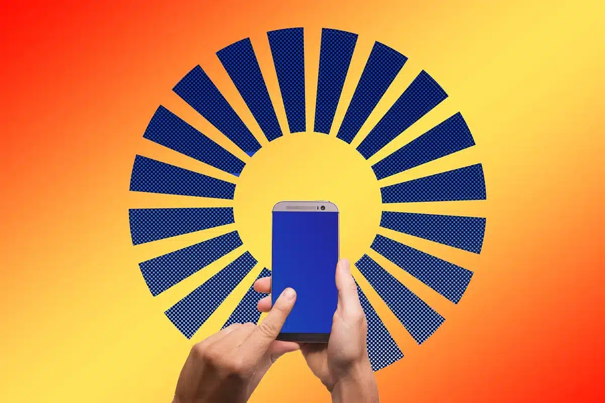 Différents accessoires domotiques compatibles HomeKit posés sur une table